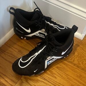 EUC!! Men’s size 7.5 Black NIKE Alpha Football Cleats